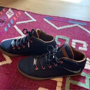 Nike Lebron Lifestyle Sneaker - great condition - size 10.5 (no box)